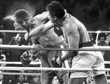 George Foreman vs Muhammad Ali: Μονομαχία γιγάντων στις ζούγκλες του Ζαΐρ (vid)